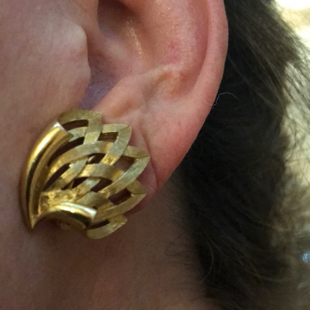 Gold leaves Clip on earrings